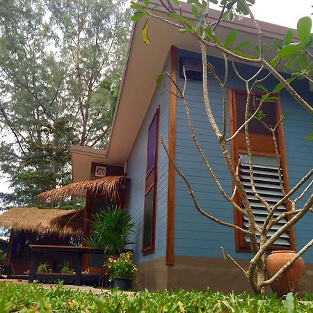 Hey Beach Hostel-Sha Extra Plus Koh Lanta Bagian luar foto