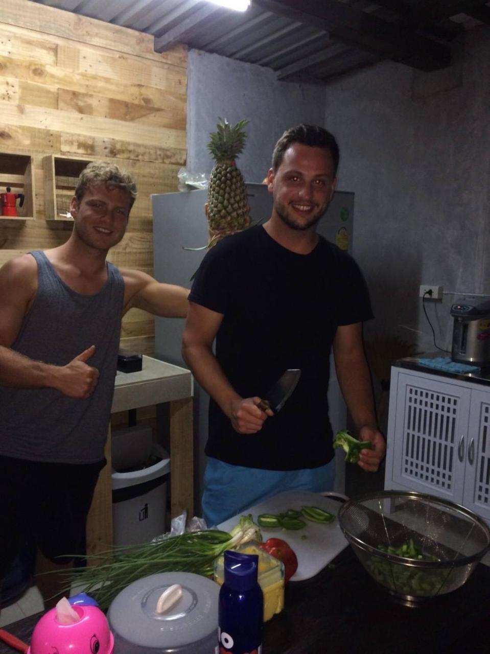 Hey Beach Hostel-Sha Extra Plus Koh Lanta Bagian luar foto