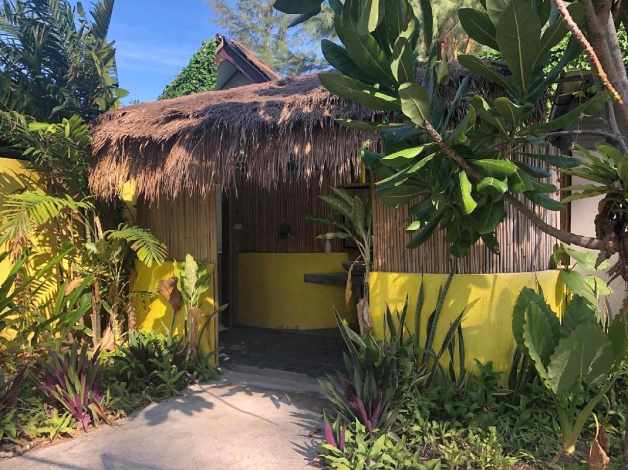 Hey Beach Hostel-Sha Extra Plus Koh Lanta Bagian luar foto